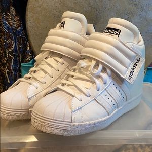 Adidas hi top wedge sneaker women’s 6 1/2